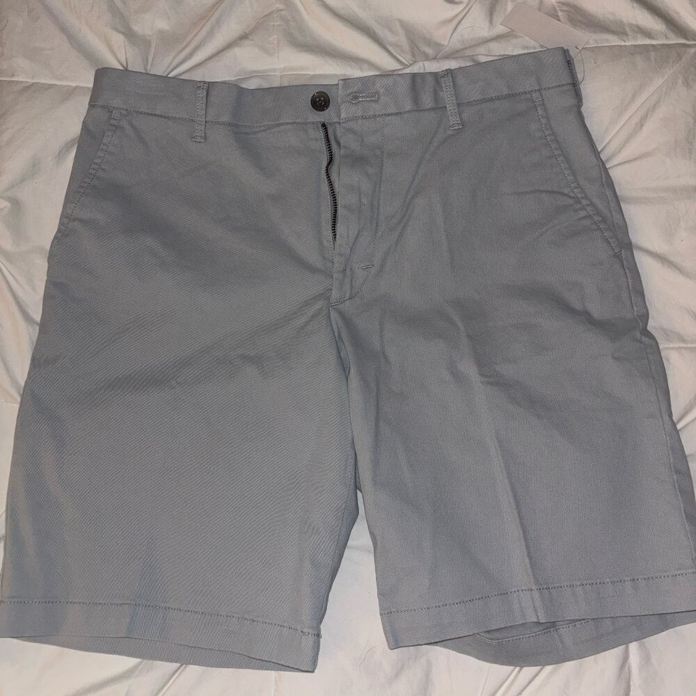 IZOD Saltwater Stretch Flat Front Shorts – Gray – 32W / 9.5” Inseam – NWT